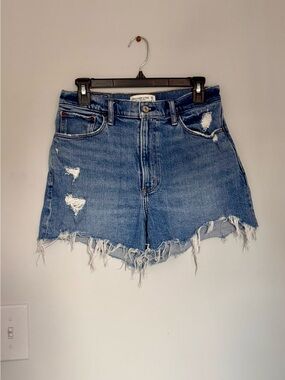 Abercrombie & Fitch The 4” Mom Short High Rise size 28/6